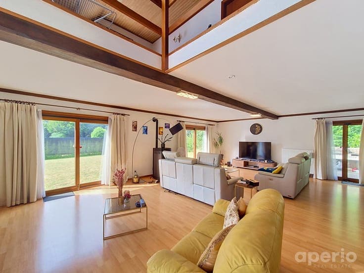 Spacious 5-bedroom villa on a 14-are plot