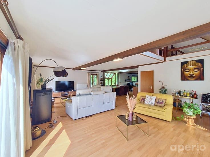 Spacious 5-bedroom villa on a 14-are plot