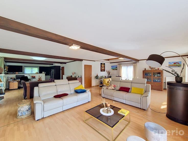 Spacious 5-bedroom villa on a 14-are plot