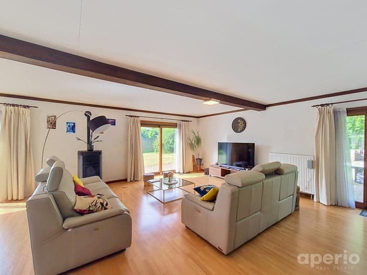 Spacious 5-bedroom villa on a 14-are plot