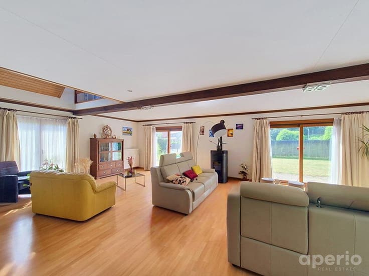 Spacious 5-bedroom villa on a 14-are plot