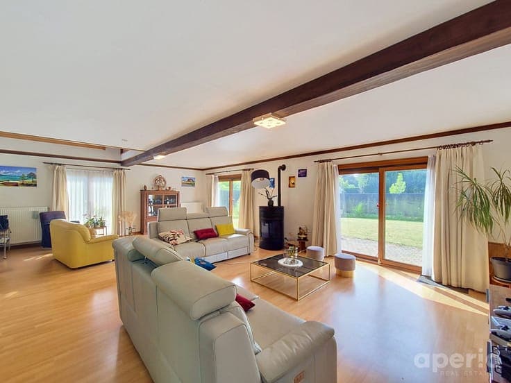 Spacious 5-bedroom villa on a 14-are plot