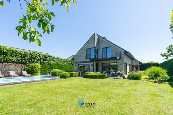 Tijdloze villa met zwembad en poolhouse op toplocatie nab...