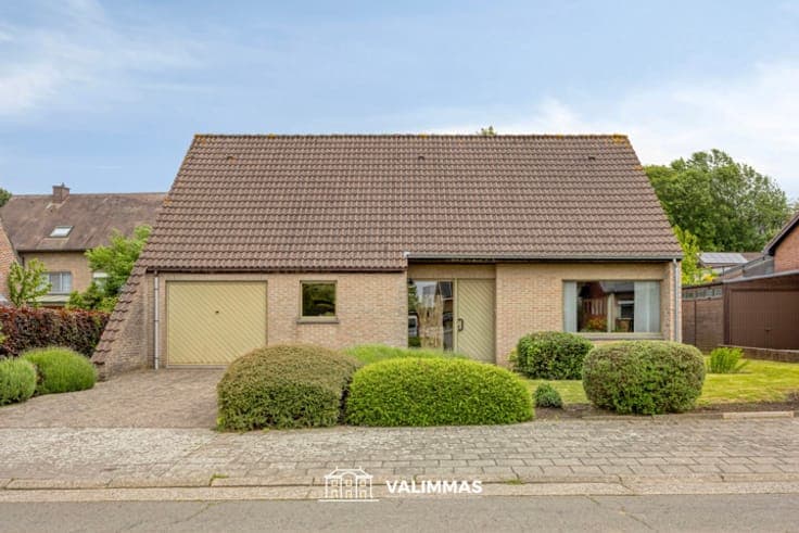Rustig & residentieel gelegen villa met garage en mooie tuin