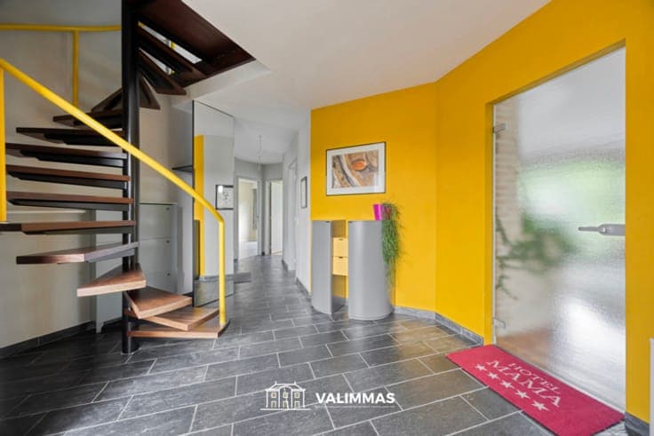 Rustig & residentieel gelegen villa met garage en mooie tuin
