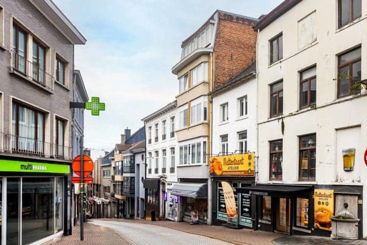 Commercial property with rental potential in prime location