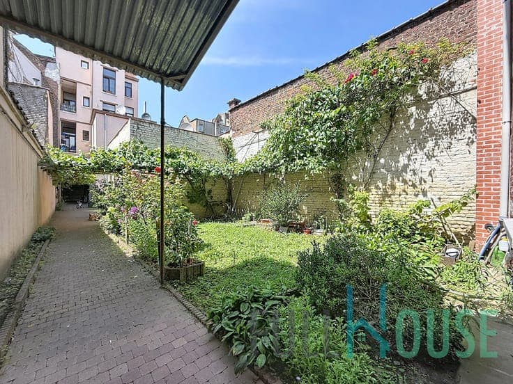 Investment property + rear house
