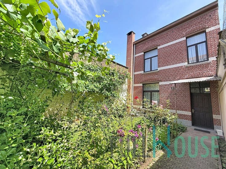 Investment property + rear house