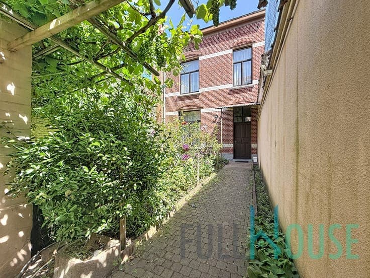 Investment property + rear house