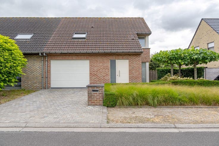 Ready-to-move-in semi-detached house with 3 bedrooms, garag
