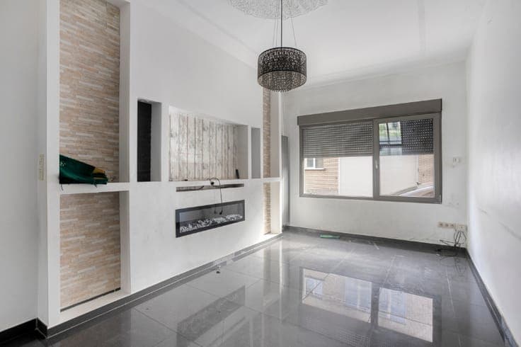 Op te knappen woning met veel potentieel in rustige woono...