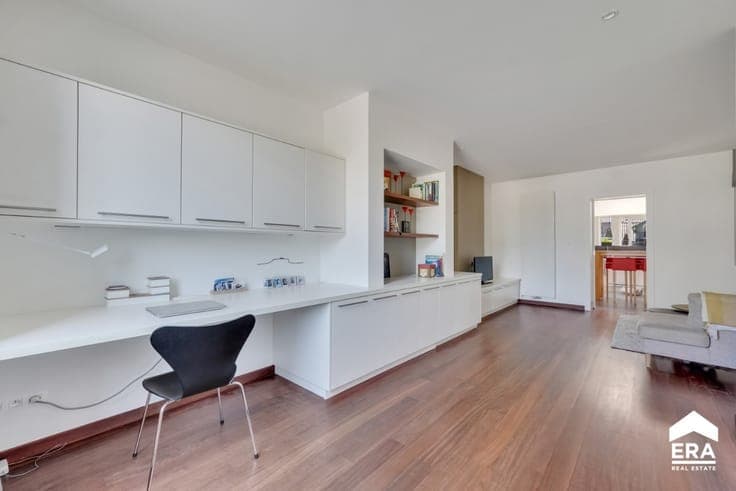 Renovated family home with south-facing garden