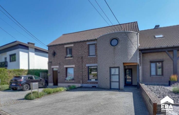 Renovated family home with south-facing garden