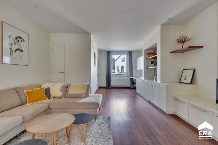 Renovated family home with south-facing garden