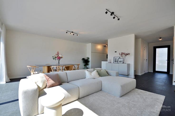 Halfopen nieuwbouwwoning met garage te Otegem!