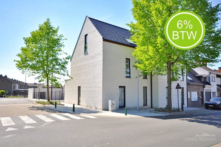 Halfopen nieuwbouwwoning met garage te Otegem!