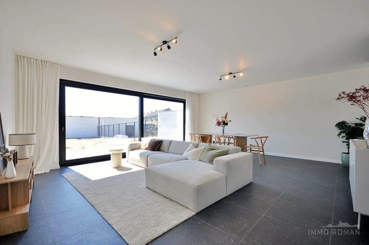 Halfopen nieuwbouwwoning met garage te Otegem!