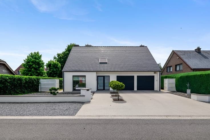 VOLLEDIG GERENOVEERDE OPEN BEBOUWING MET DUBBELE GARAGE E...