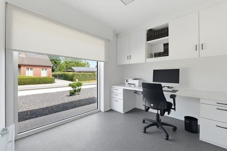 VOLLEDIG GERENOVEERDE OPEN BEBOUWING MET DUBBELE GARAGE E...