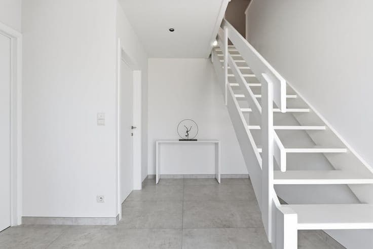 VOLLEDIG GERENOVEERDE OPEN BEBOUWING MET DUBBELE GARAGE E...