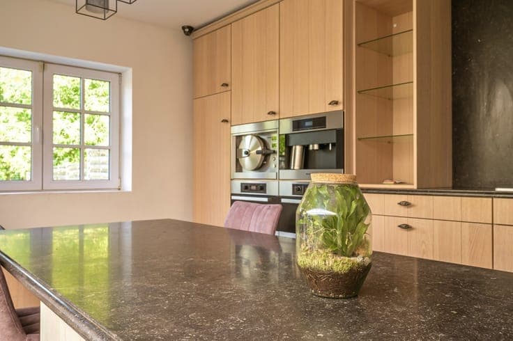 Woning met 3 slaapkamers en polyvalente voorruimte.