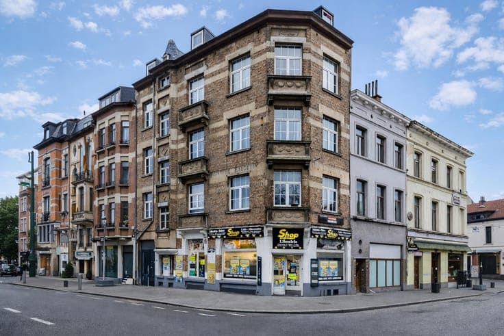 Schaerbeek – Corner building Place Dailly, 388 m², 4.8%