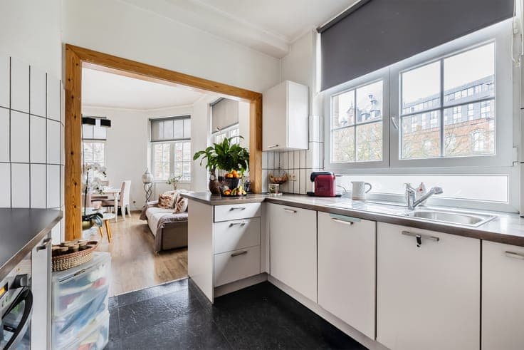 Schaerbeek – Corner building Place Dailly, 388 m², 4.8%