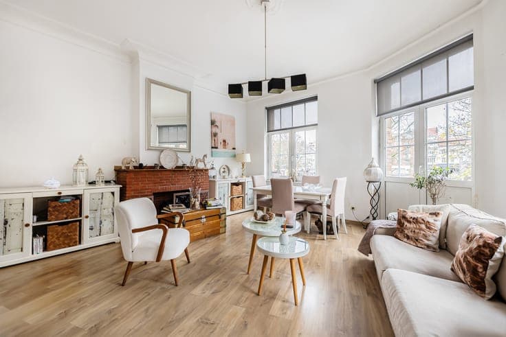 Schaerbeek – Corner building Place Dailly, 388 m², 4.8%