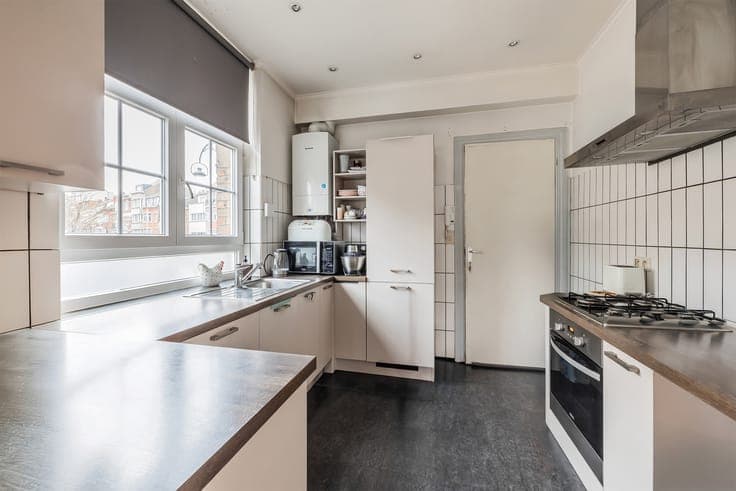 Schaerbeek – Corner building Place Dailly, 388 m², 4.8%