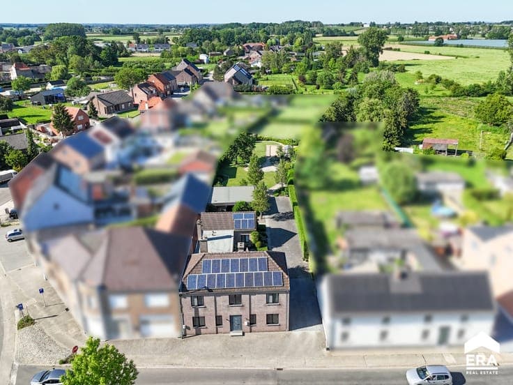 Semi-detached home with annex and garden