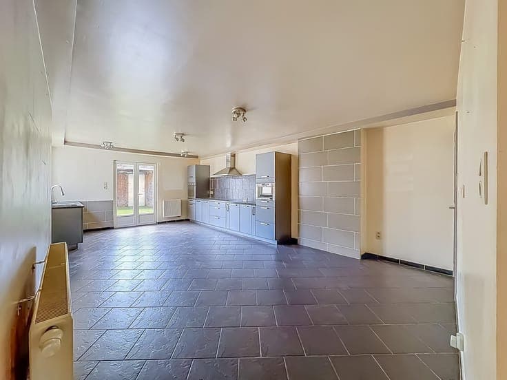 JOLIE MAISON 2F AVEC GRANDE ET AGREABLE PARCELLE DE JARDIN