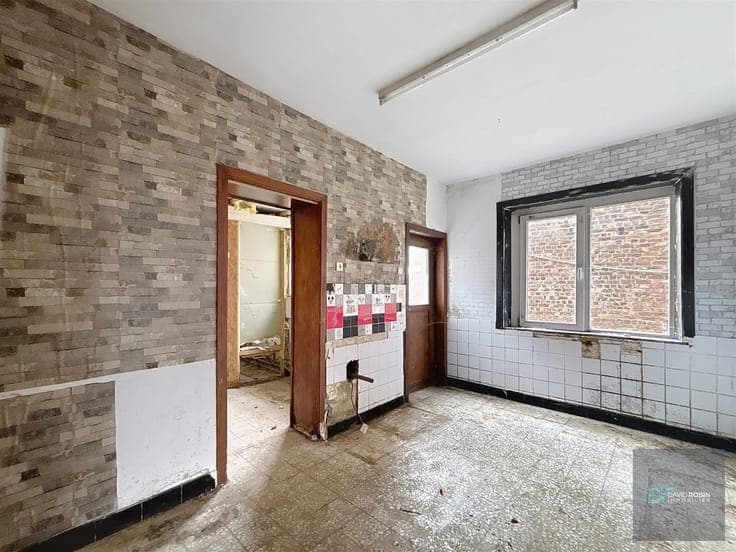 Maison 4 façades à renover avec entrepôt de 200 m2