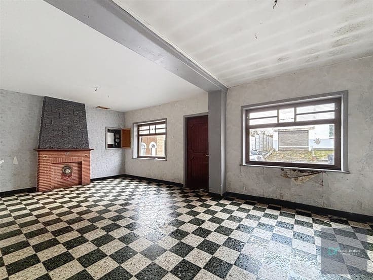 Maison 4 façades à renover avec entrepôt de 200 m2
