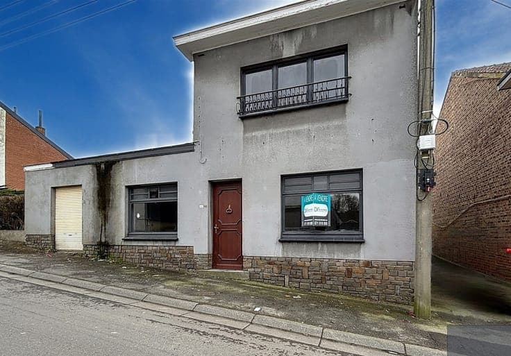 Maison 4 façades à renover avec entrepôt de 200 m2