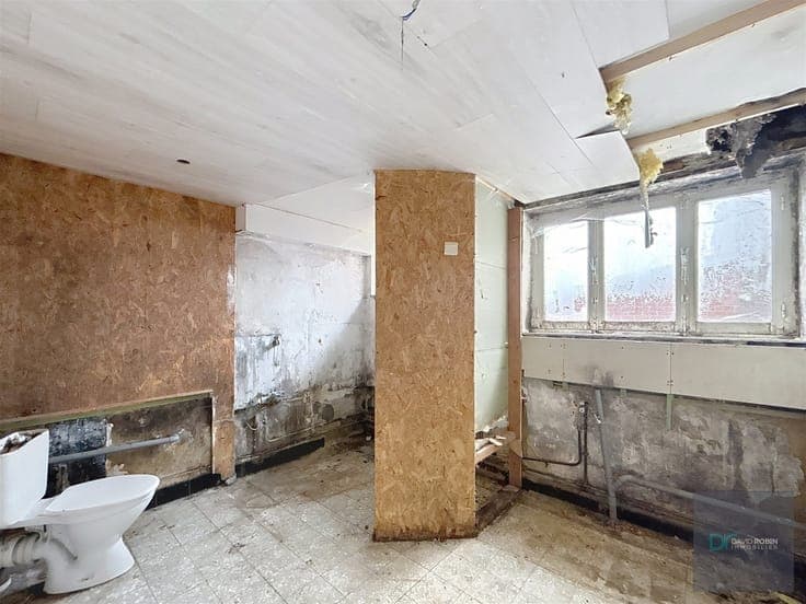 Maison 4 façades à renover avec entrepôt de 200 m2