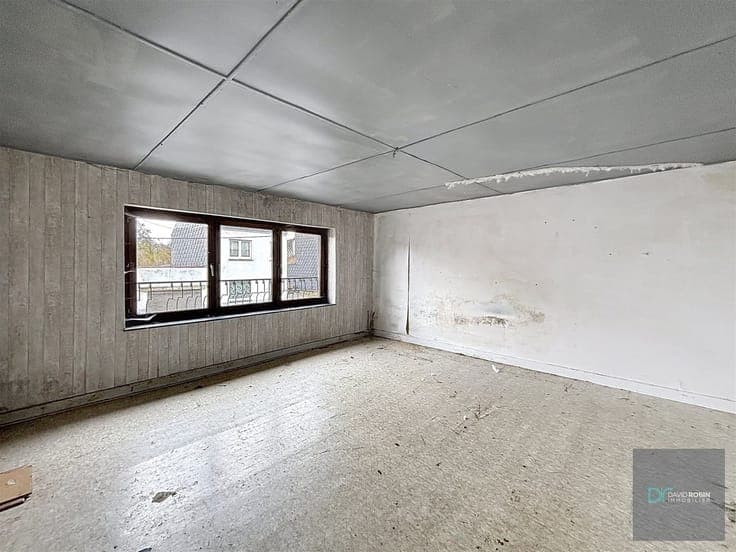 Maison 4 façades à renover avec entrepôt de 200 m2