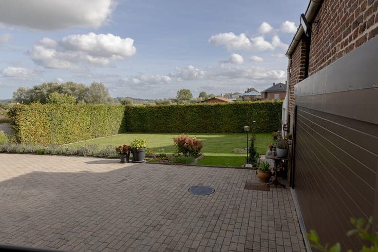 Instapklare woning met tuin in landelijk kader