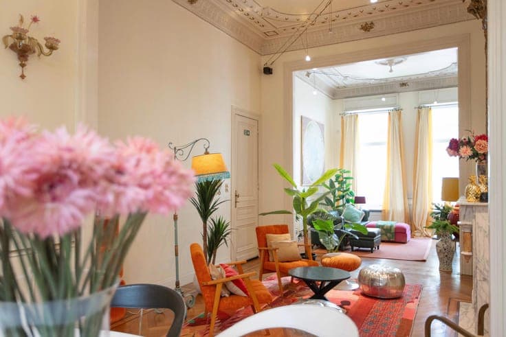Spacious and luxurious neoclassical townhouse with double...