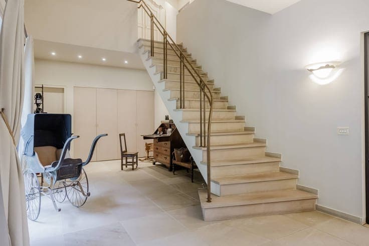Timeless villa with 5 bedrooms and swimming pool for sale in