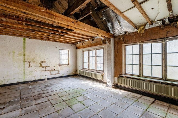 Atypical Property to Renovate in Chaumont-Gistou