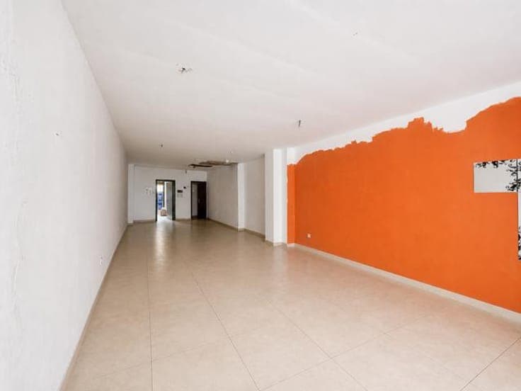 MIXED-USE BUILDING + 2BR DUPLEX + TERRACE & GARDEN + SHOP!