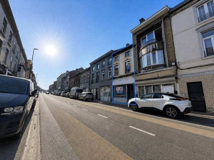 MIXED-USE BUILDING + 2BR DUPLEX + TERRACE & GARDEN + SHOP!