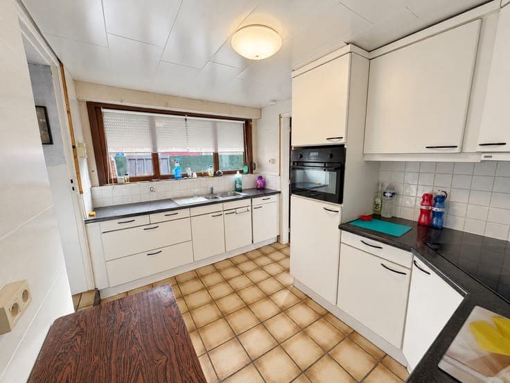 Verrassend ruime woning met vier slaapkamers, extra kamer...
