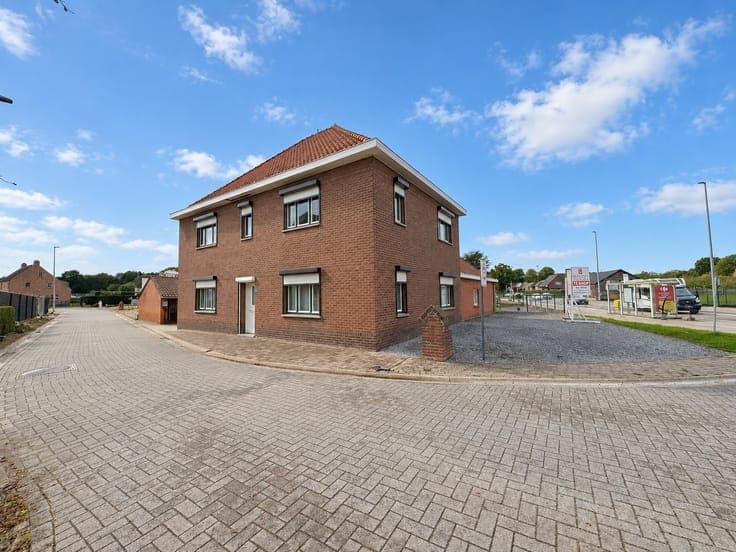 Verrassend ruime woning met vier slaapkamers, extra kamer...