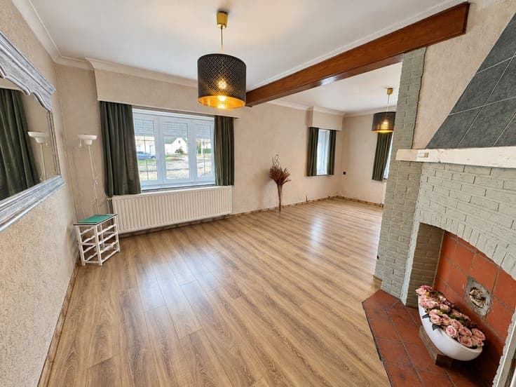 Verrassend ruime woning met vier slaapkamers, extra kamer...