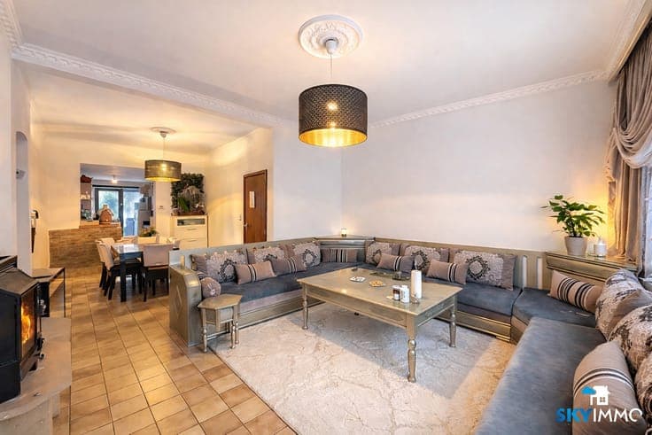 3-BEDROOM HOUSE – SPACIOUS – GARAGE + BALCONY