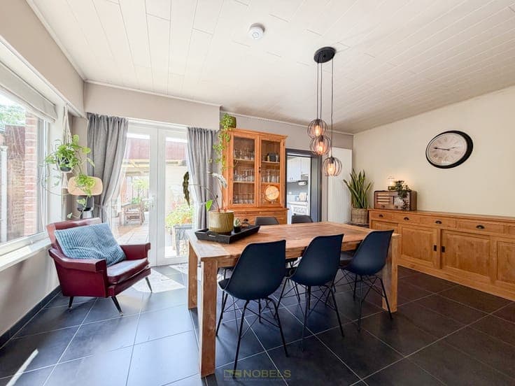 Te koop, Instapklare gezinswoning met trendy interieur en...