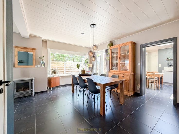 Te koop, Instapklare gezinswoning met trendy interieur en...