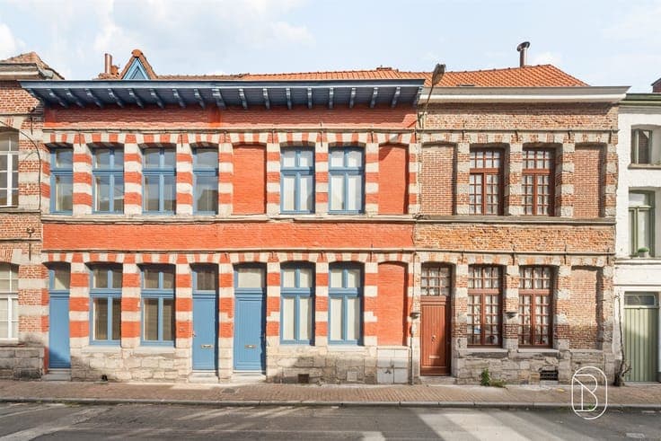 3-bedroom townhouse.