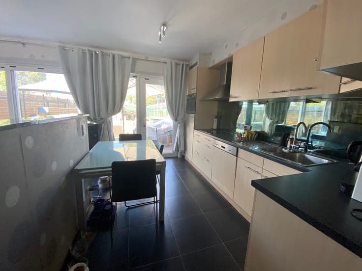 Instapklare woning met 3 slaapkamers, keuken, badkamer, t...